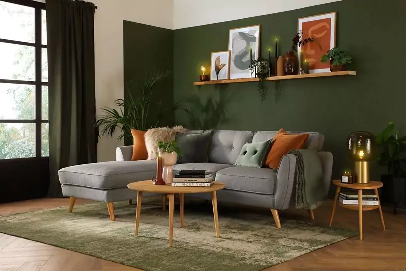 Как разместить диван в комнате?