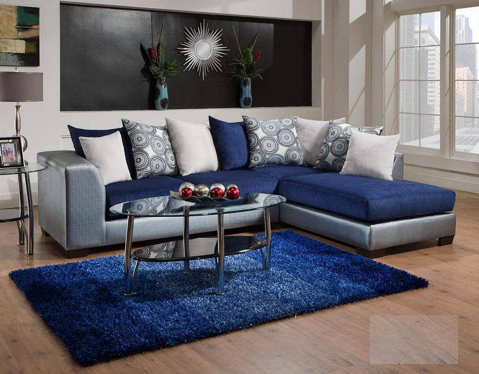 Синий диван в зале