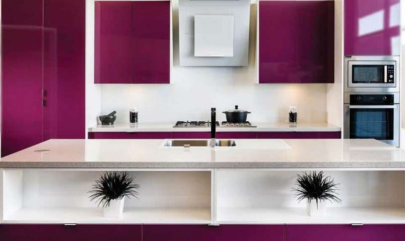 Дизайн кухни в фиолетовом цвете