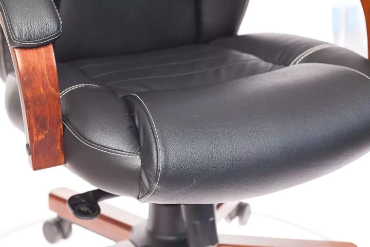 Кресло руководителя Бюрократ T-9923 Walnut, Черный