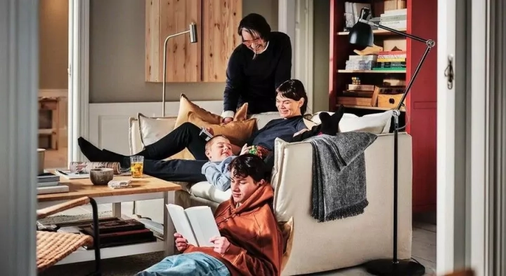 Шкаф-витрина с 3 ящиками HEMNES, Красный